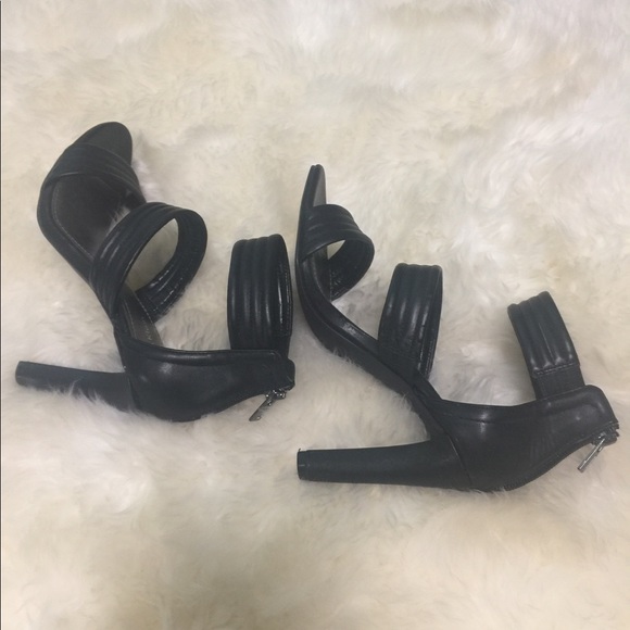 Calvin Klein - Picture 2 of 4